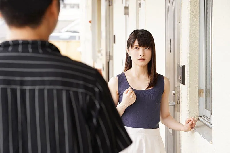 Cãi nhau với ông chồng, người vợ ăn nằm với cậu thanh niên hàng xóm