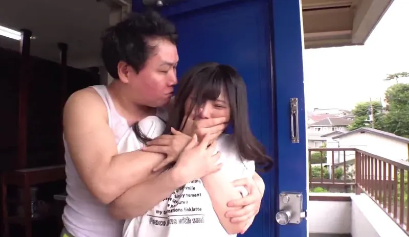 Tình đầu của tôi đã bị gã nhà kề bên nện tơi tả