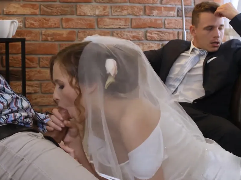 Cô dâu vụng trộm với trai ngay trước mặt chồng yêu mới cưới